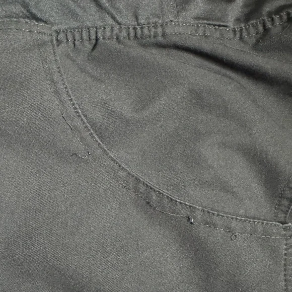 Figs Women's Black Scrub Set - Picture 5 of 6